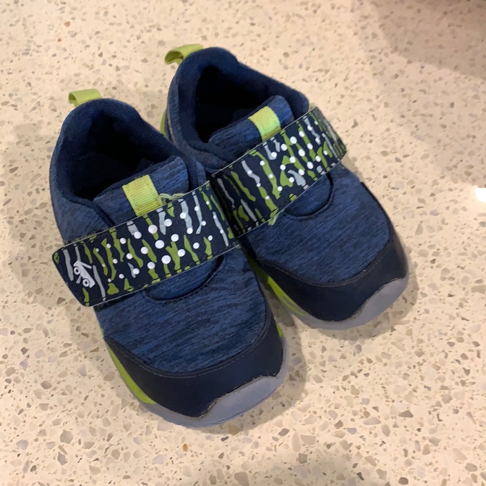 Kids See Kai Run tennis shoes